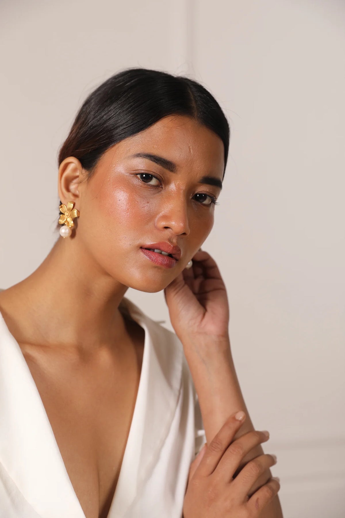 Flower Pearl Hanging Earrings
