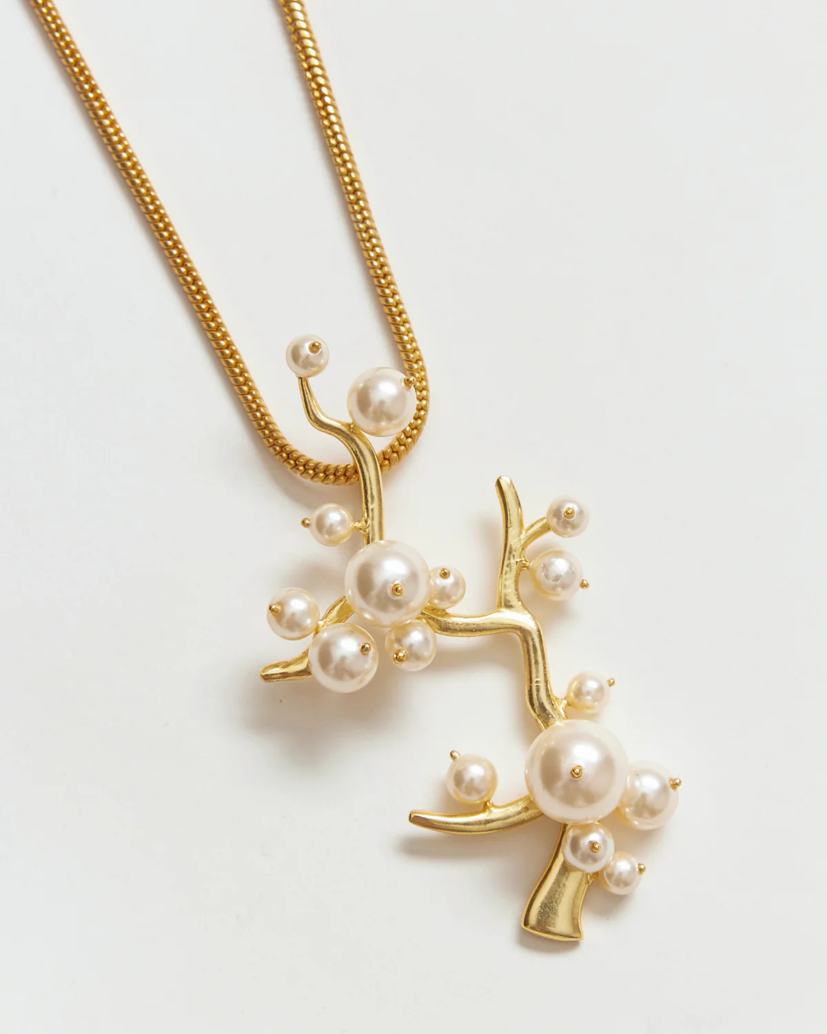 White Kent Necklace