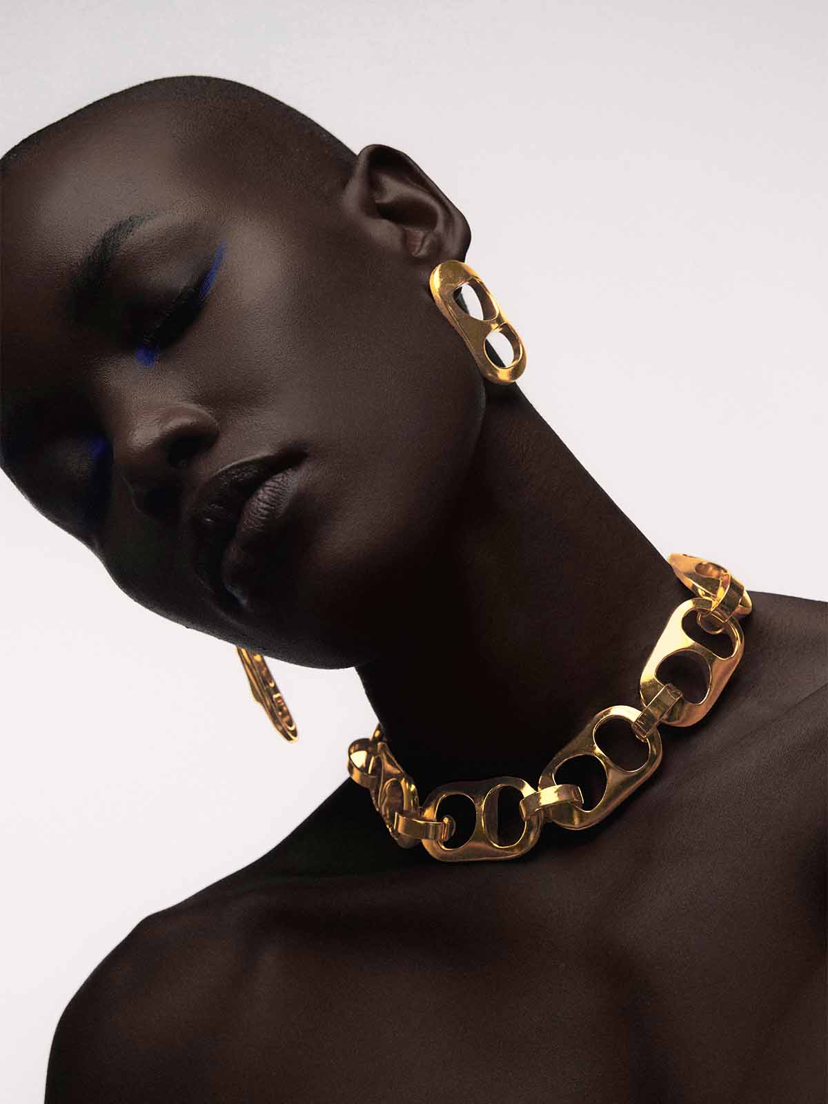 Dramatic Can Choker