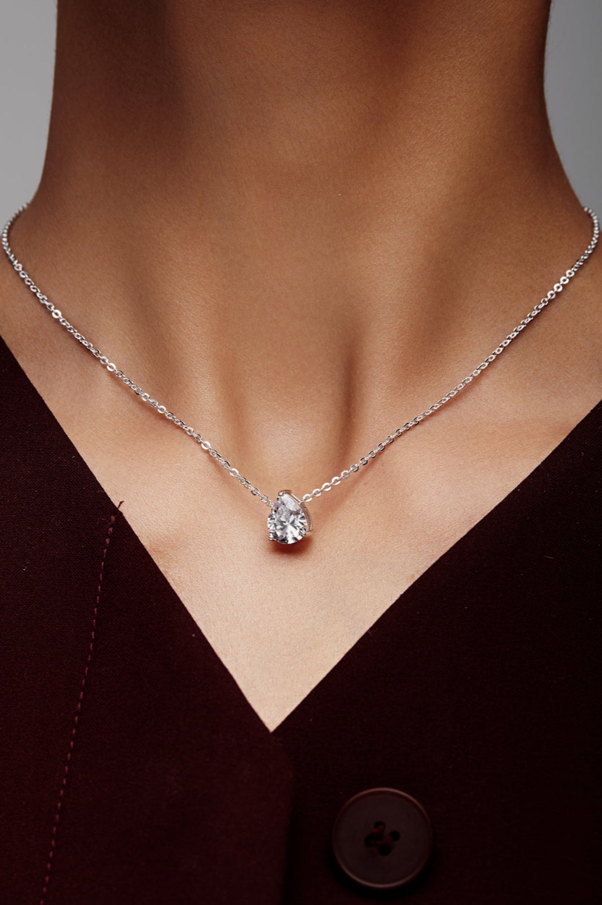 Pear Shaped Soliatire Pendant With Chain