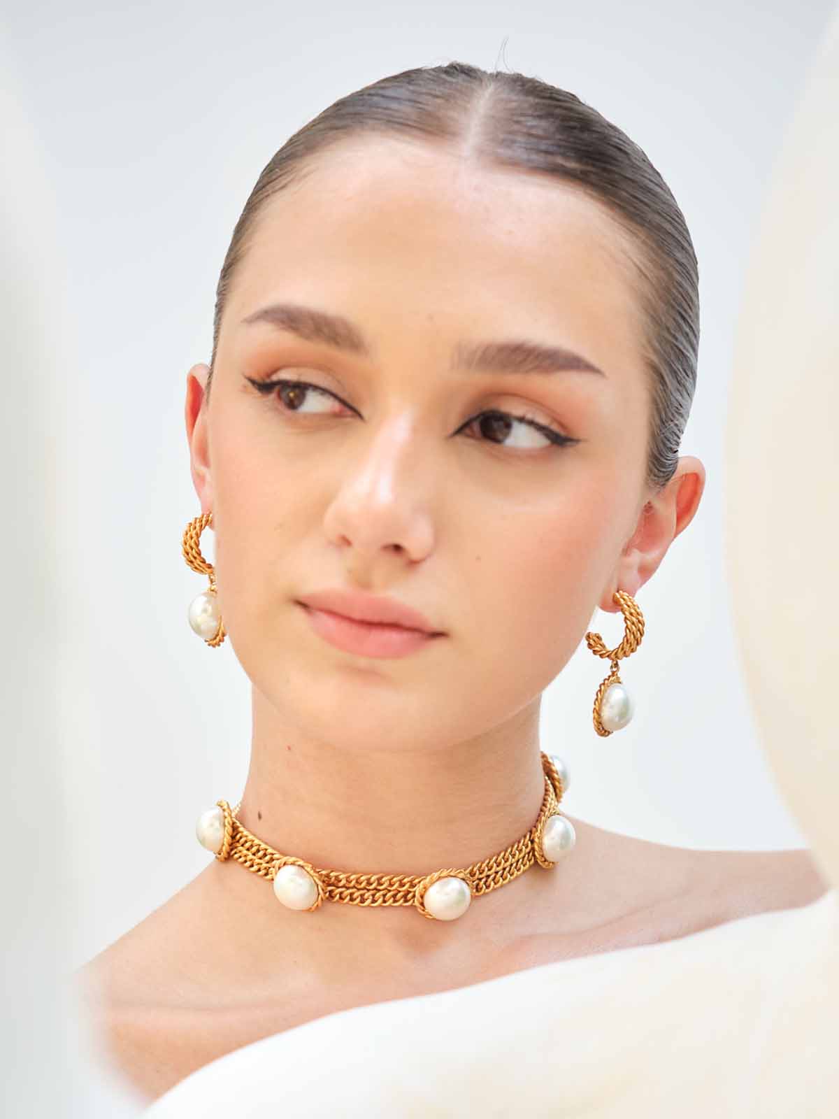Delicate Pearl Choker