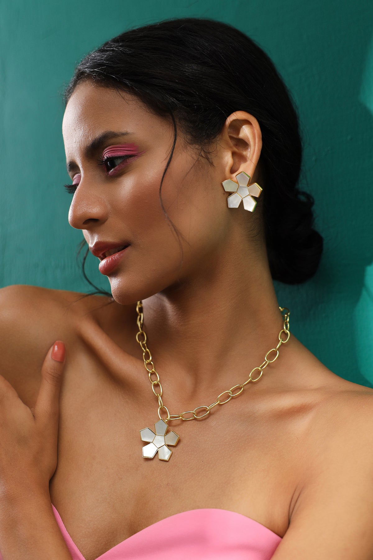 Chunky Chain Floral Pendant Necklace