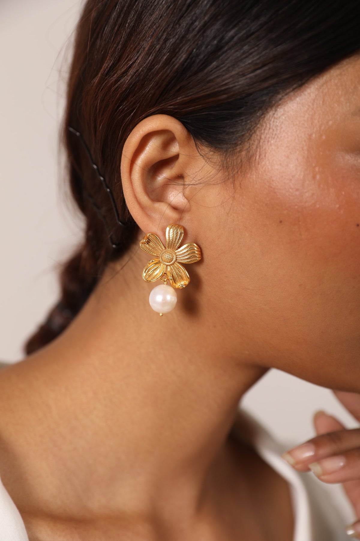 Flower Pearl Hanging Earrings