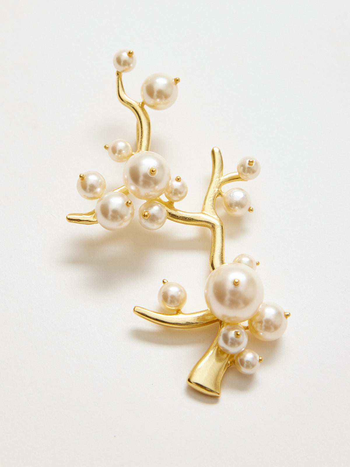 White Kent Necklace
