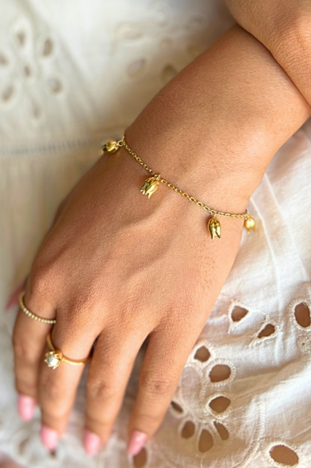 Tulip Bloom Dangle Bracelet - Golden