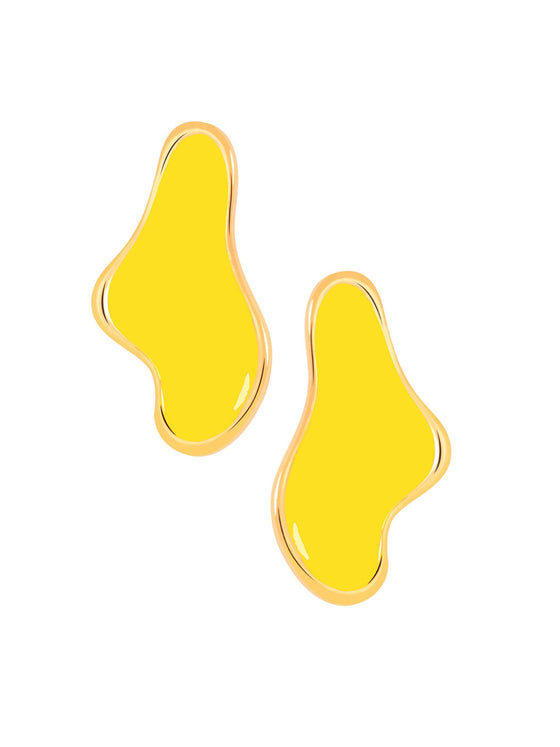 Kusha Kapila in Minimal Irregular Drop Earrings