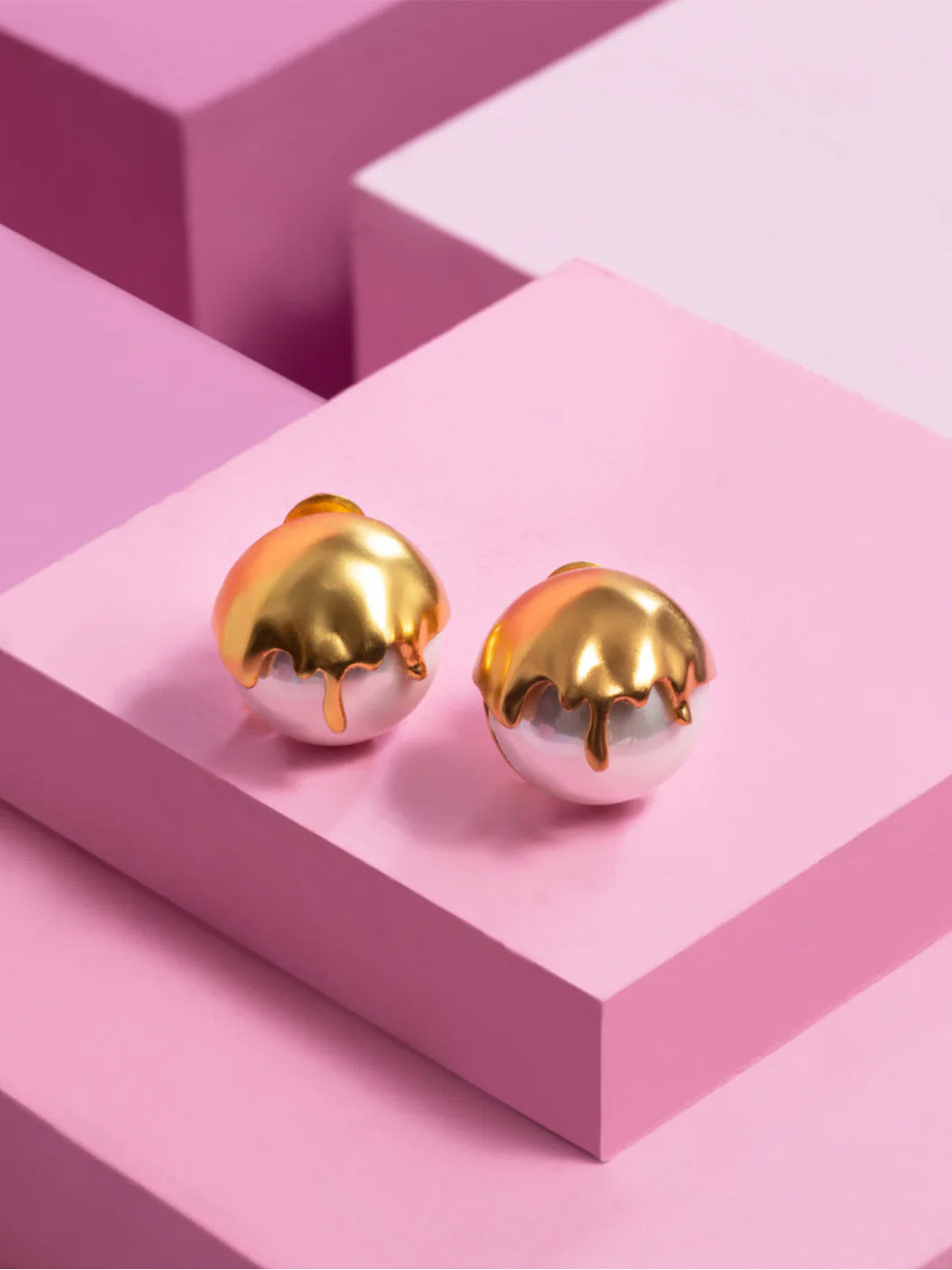 Dune Studs