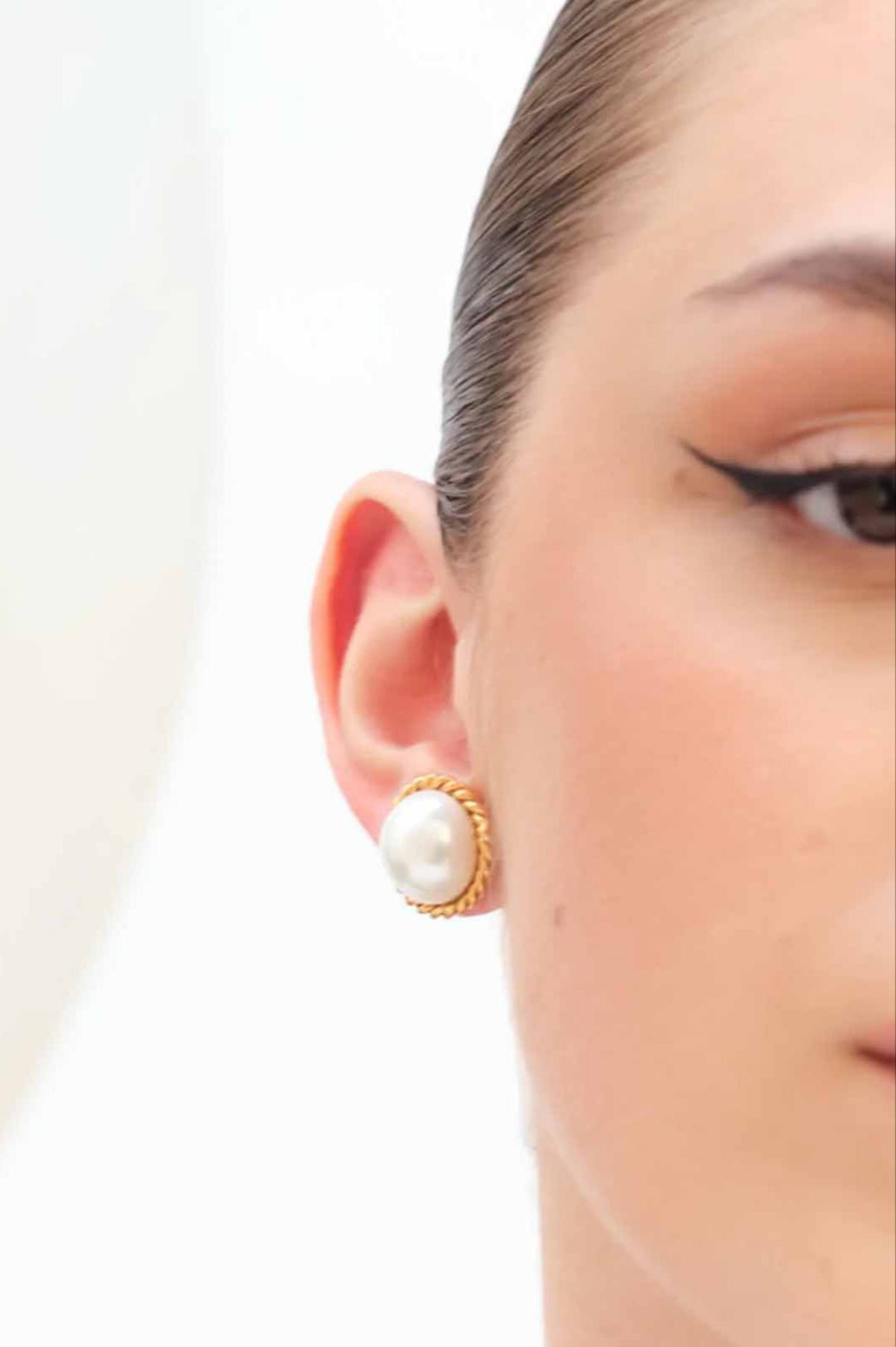 Kangana Ranaut - Classic Vintage Pearl Studs
