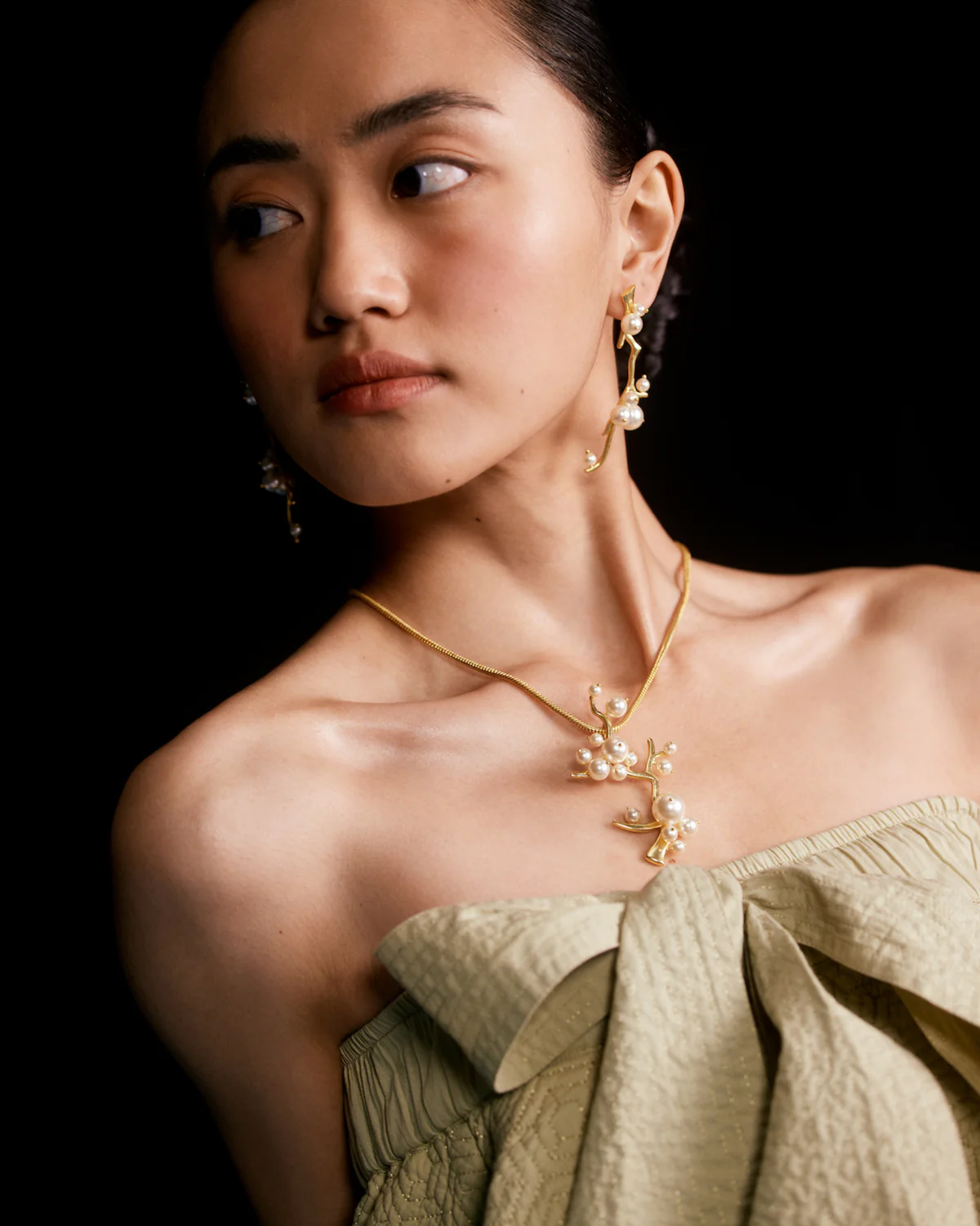 White Kent Necklace
