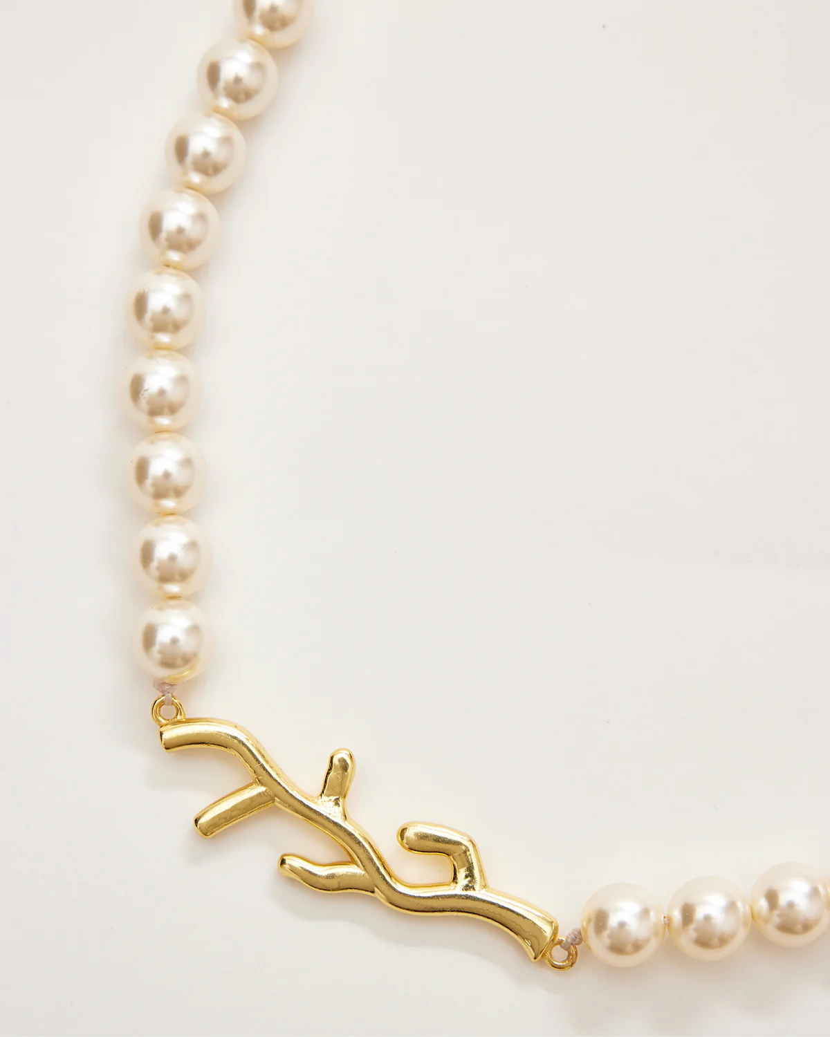 Tapsee Pannu in White Pearl Choker