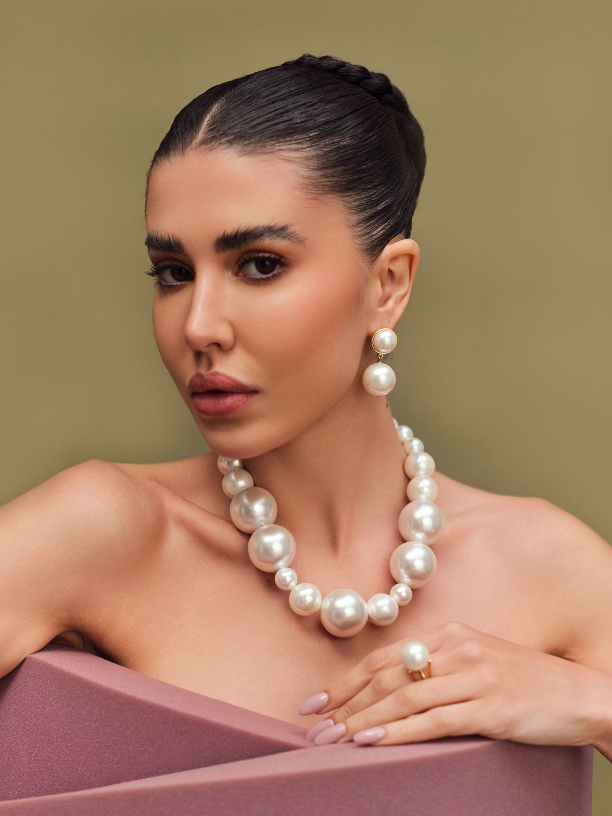 Uneven Pearl Necklace