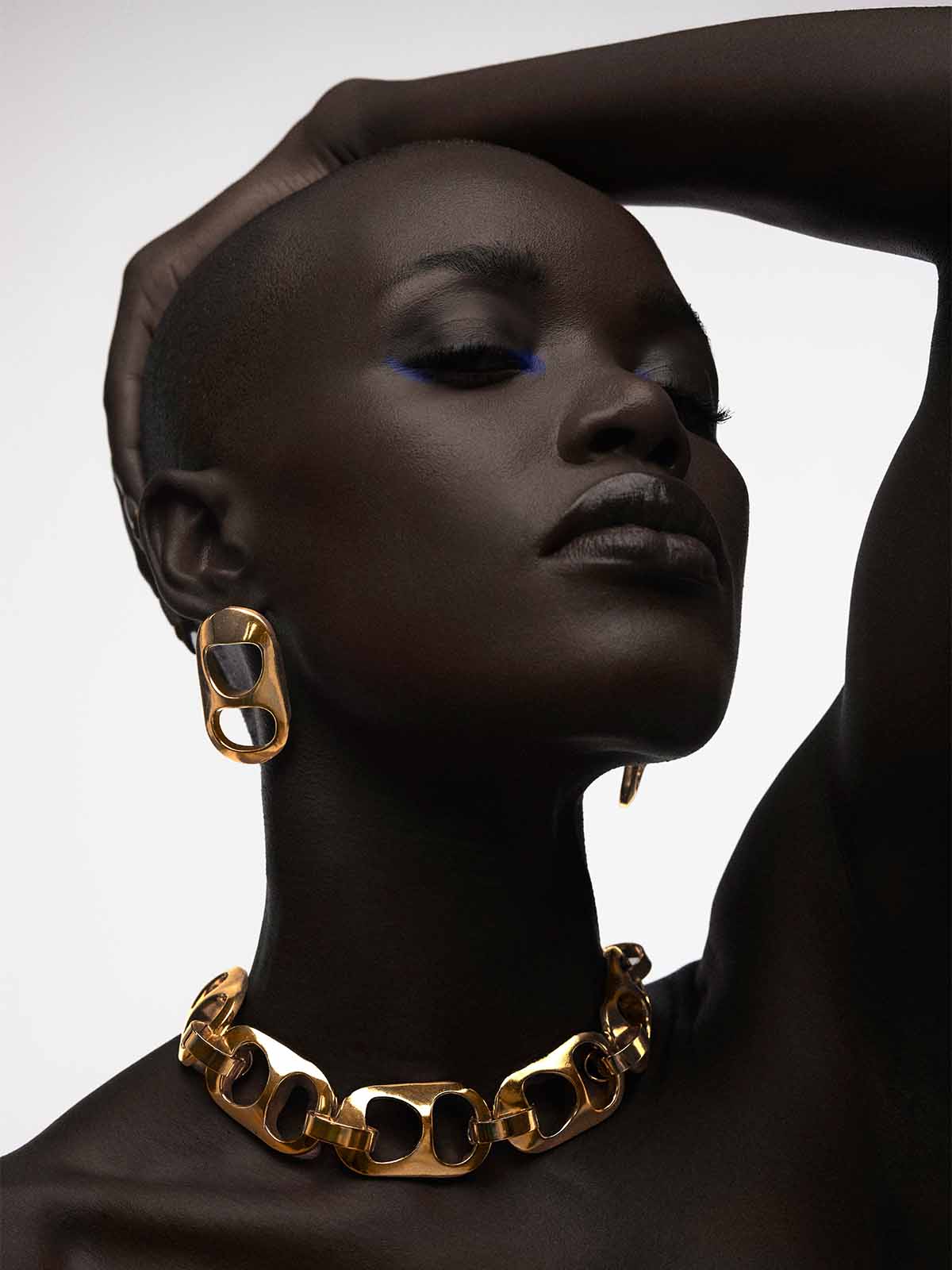 Dramatic Can Studs