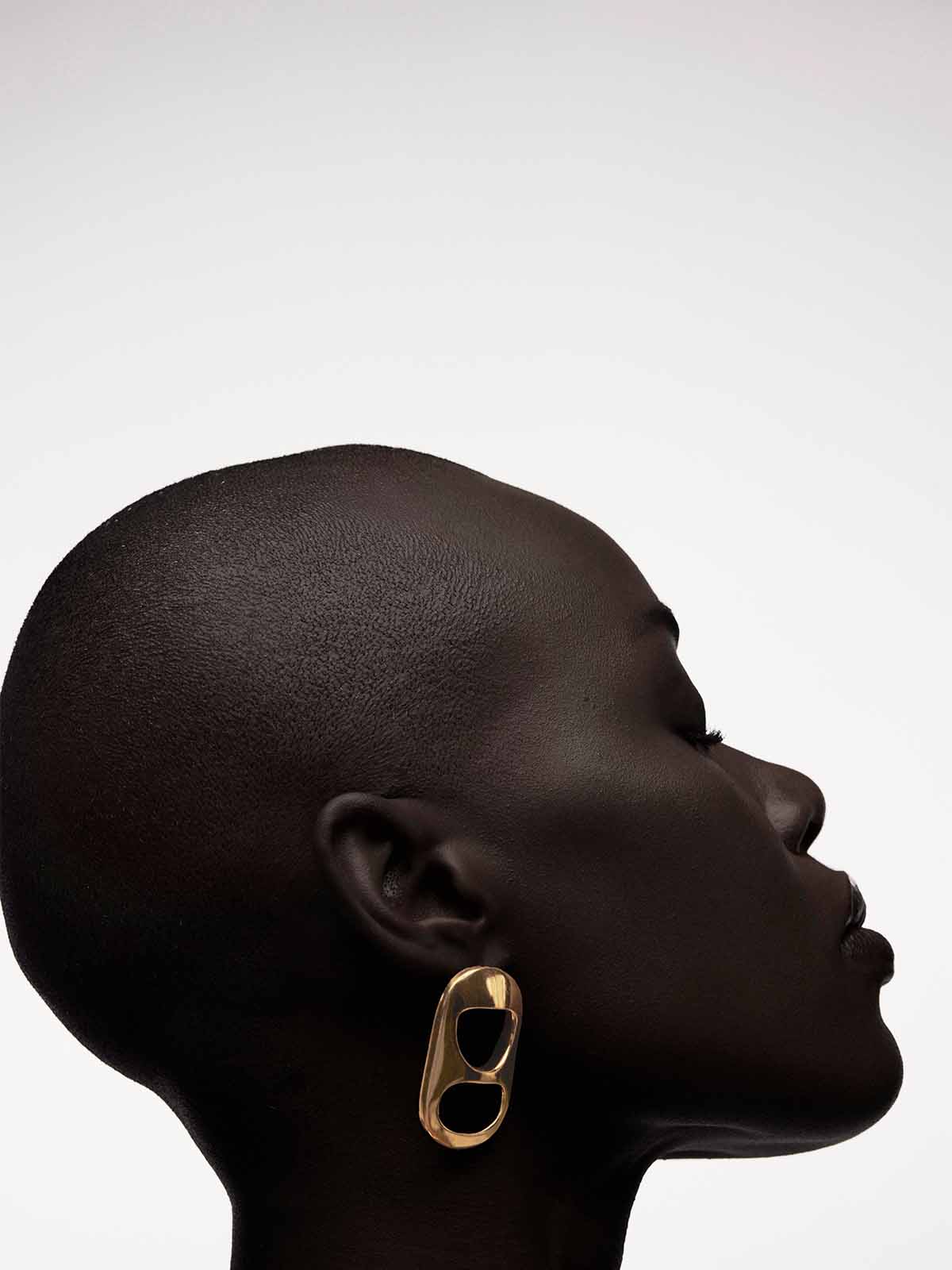 Dramatic Can Studs