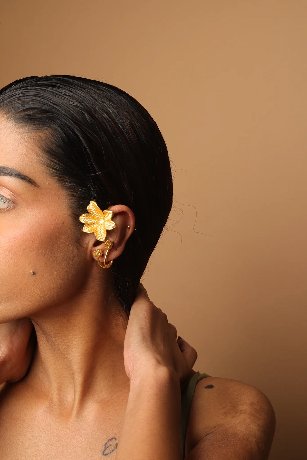 Single Lily Earcuff