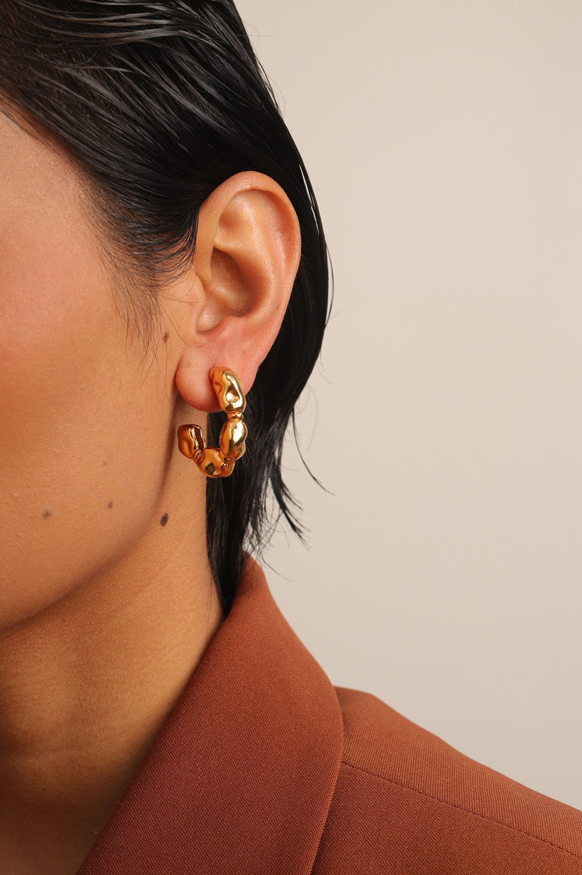 Kiara Advani in Classic Tiny Hoops