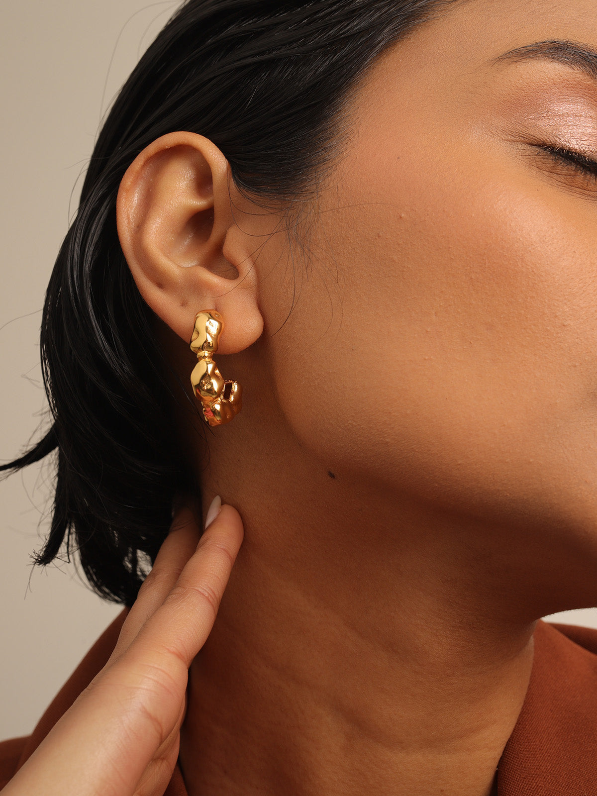 Kiara Advani in Classic Tiny Hoops