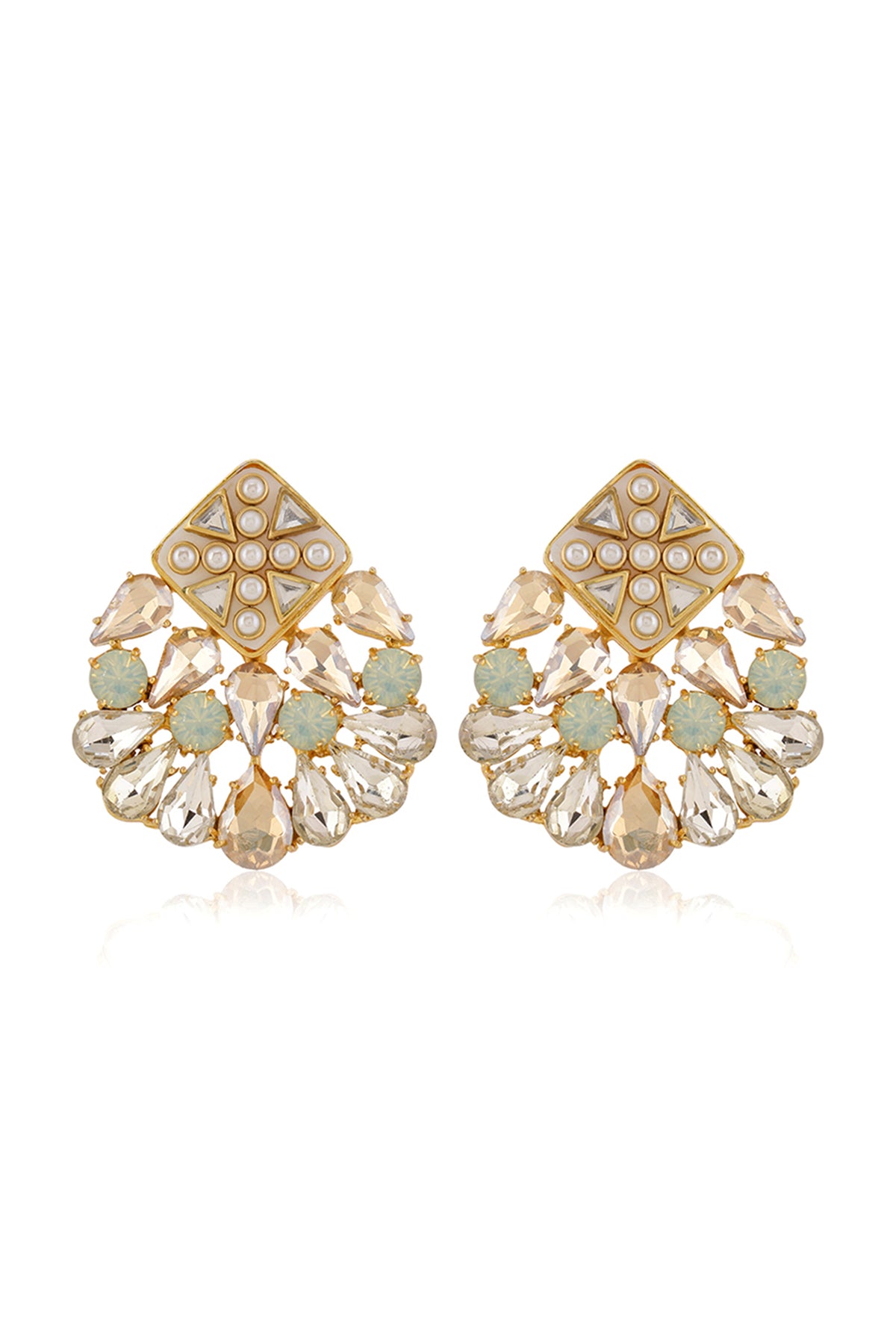 Nivi Stud Earrings