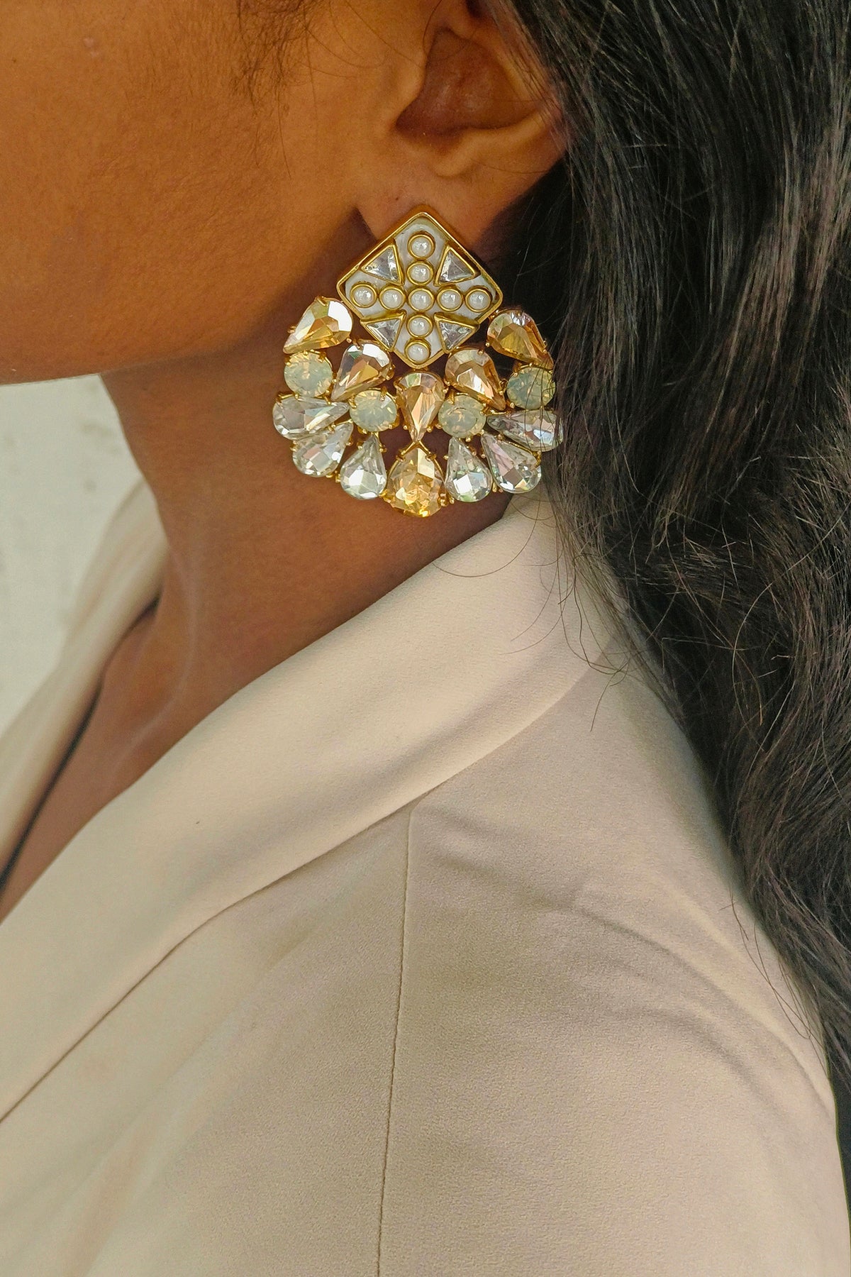 Nivi Stud Earrings