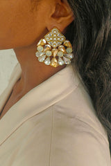 Nivi Stud Earrings