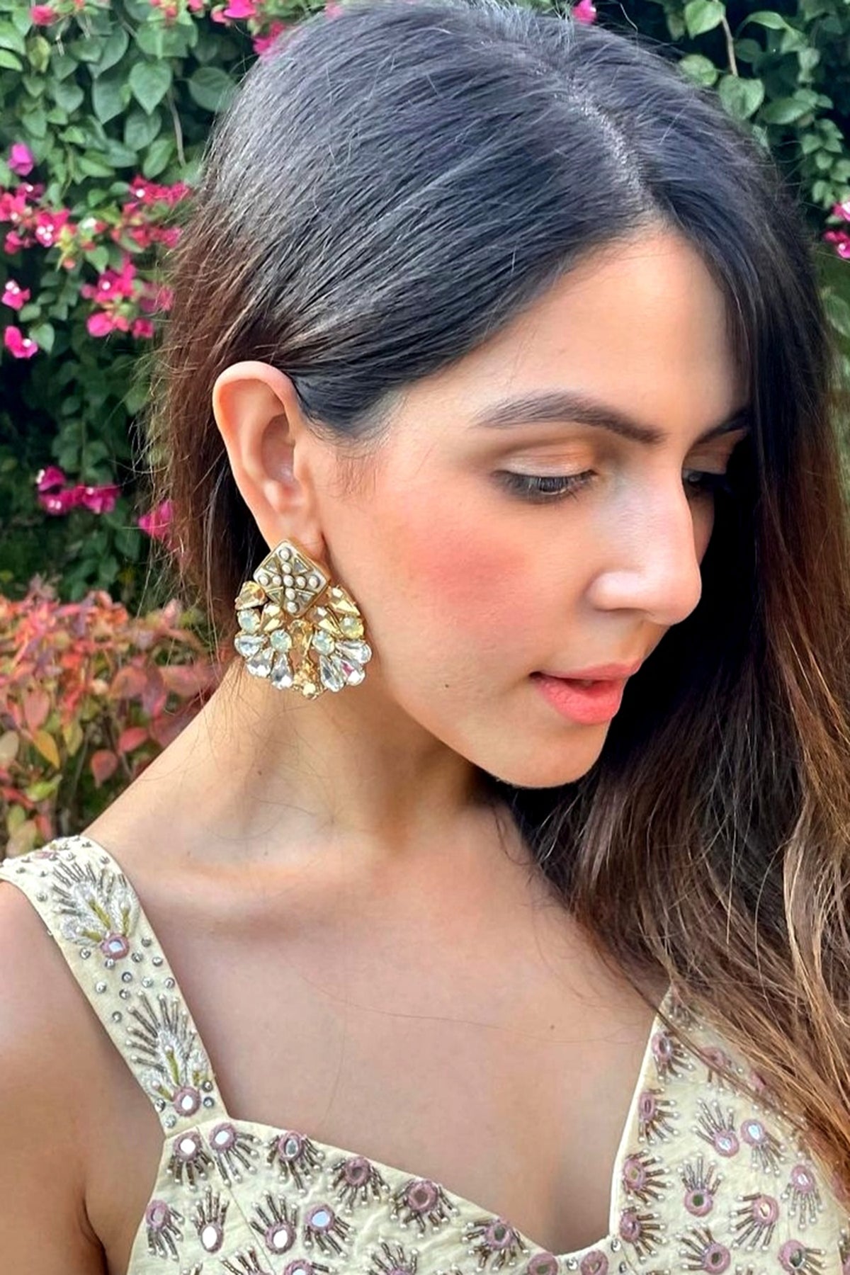 Nivi Stud Earrings