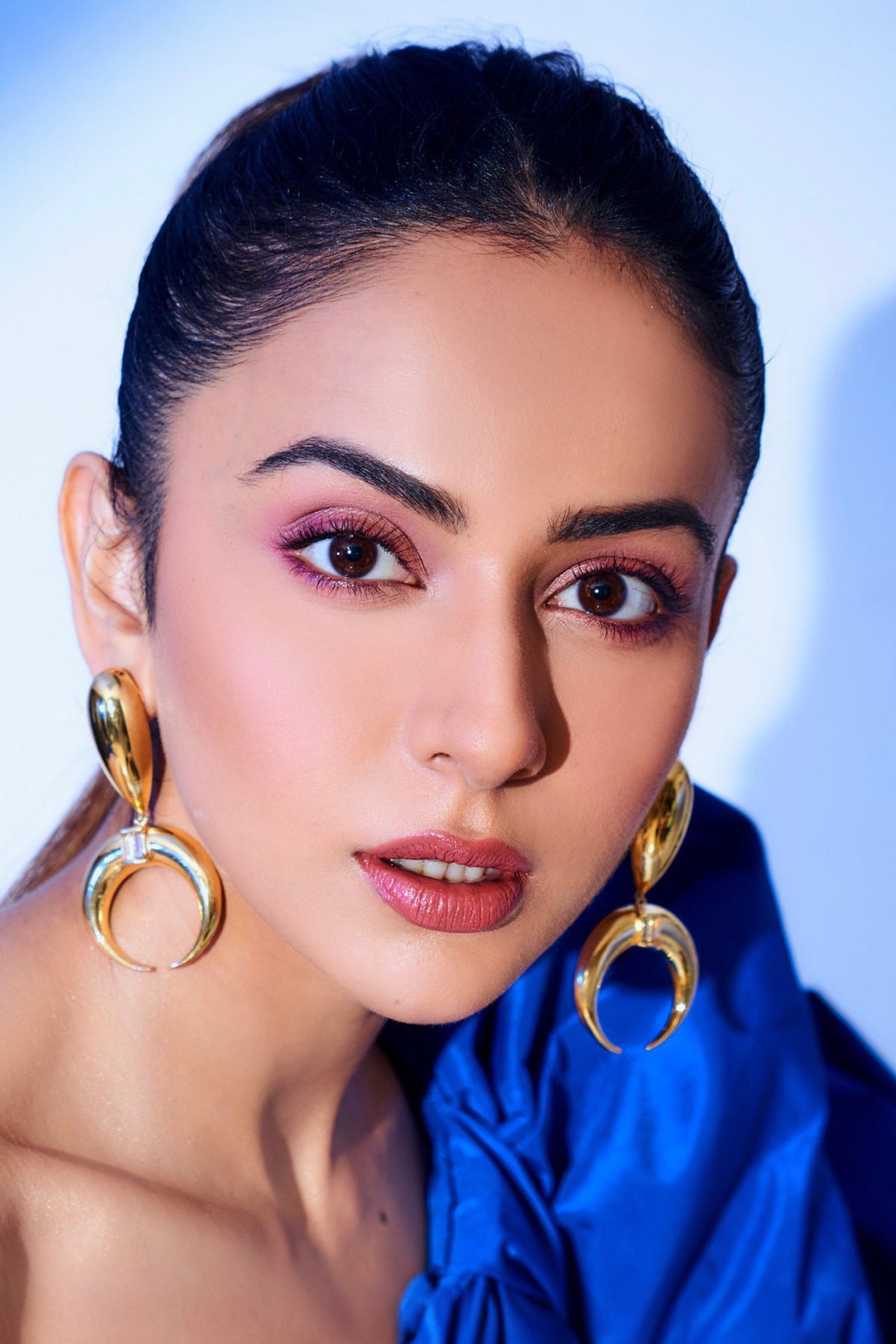 Rakul Preet In Copa White Drop Earrings