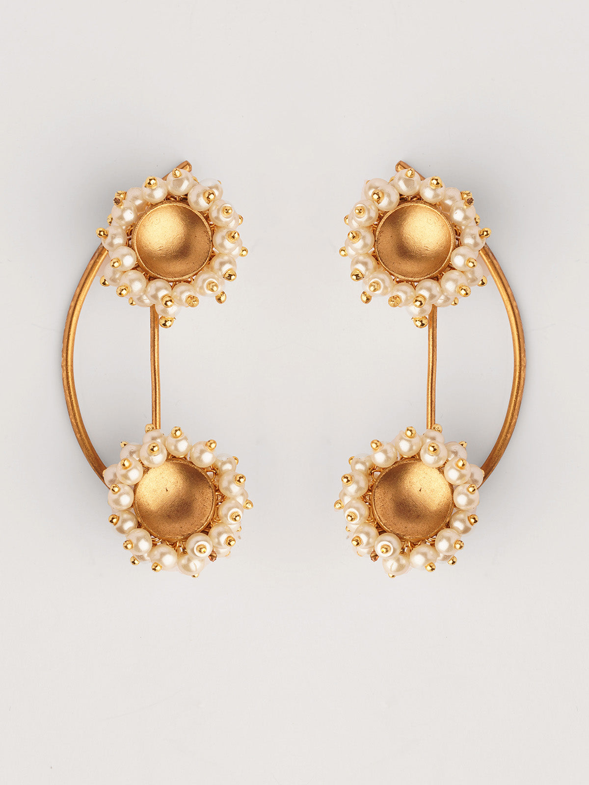 Pearl Bunch Earclip