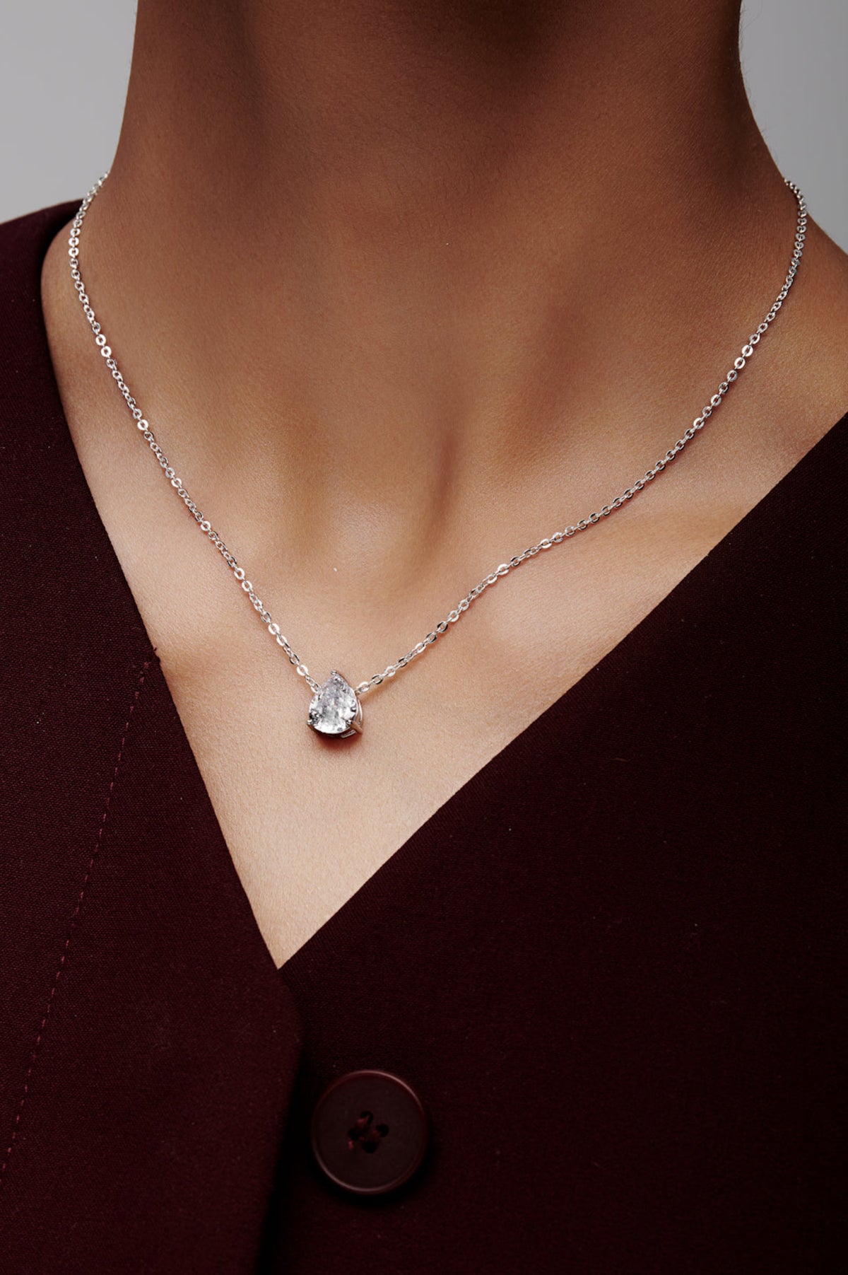 Pear Shaped Soliatire Pendant With Chain