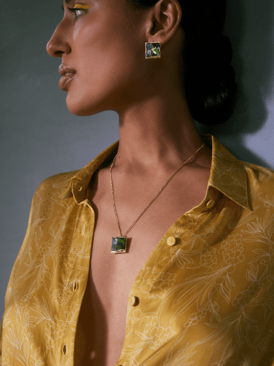 Vani Kapoor in Two Tone Crystal Necklace